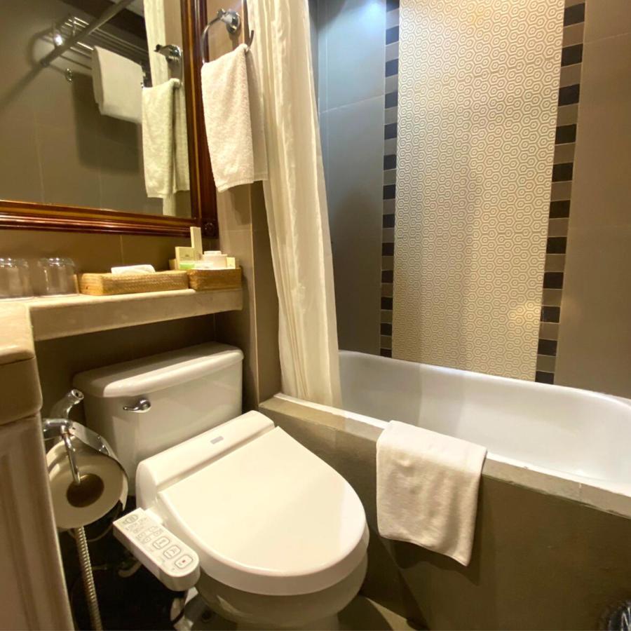 Herald Suites Makati City Екстериор снимка