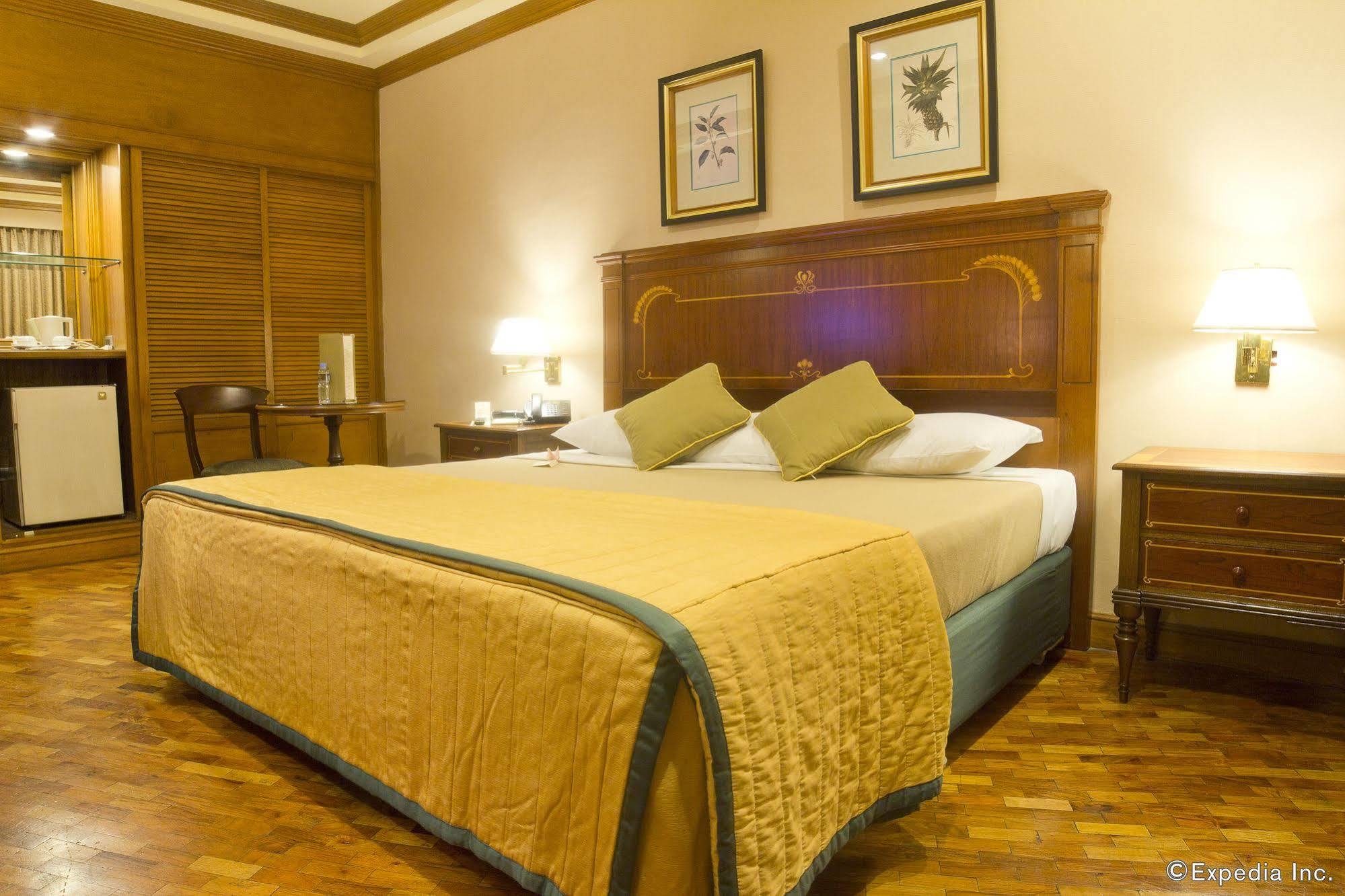Herald Suites Makati City Екстериор снимка