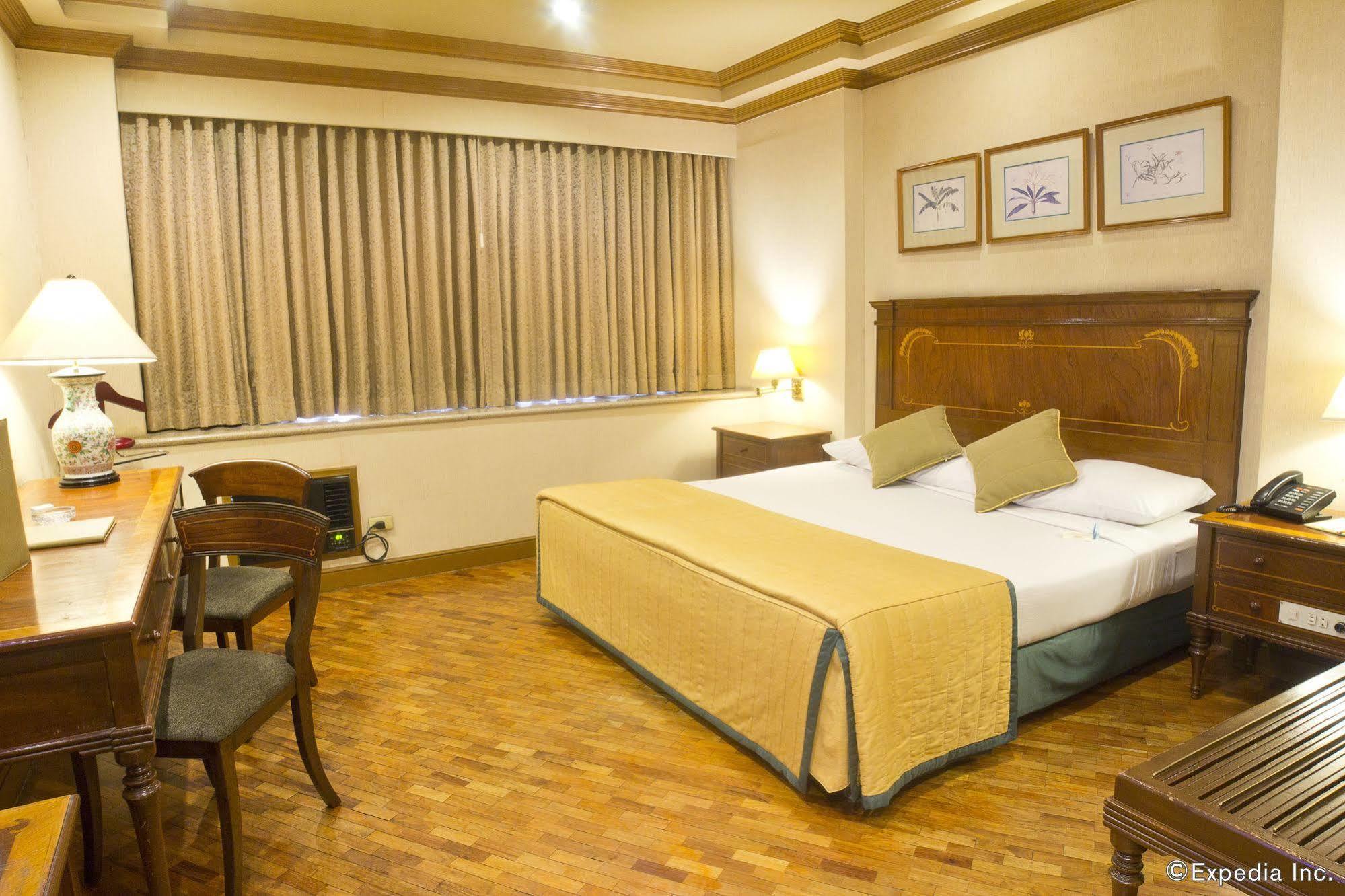Herald Suites Makati City Екстериор снимка